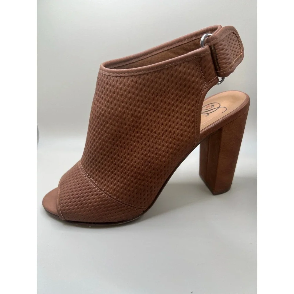 Women's‎ pumps size 7 beautiful quality and condition